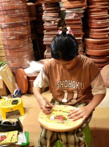 Đưa thớt gỗ truyền thống vươn xa